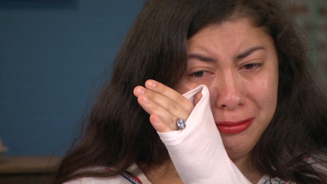 Als Baby wurde Julia Rosalinda von einer österreichischen Familie adoptiert. Schon lange fragt sie sich, warum ihre guatemaltekische Mutter sie wegg... - Bildquelle: SAT.1