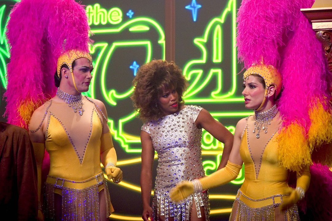 Gracie Hart (Sandra Bullock, r.) lässt nichts unversucht, um ihre entführten Freunde Cheryl Frasier und Stan Fields zu retten ... - Bildquelle: Warner Bros. Television