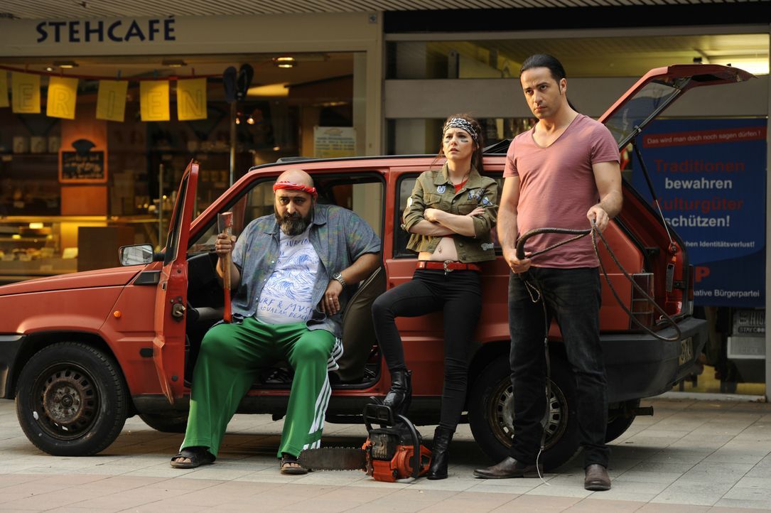 (v.l.n.r.) Mahmut (Özgür Karadeniz); Jessi (Josefine Preuß); Sammy (Bülent Ceylan) - Bildquelle: Constantin Film Verleih GmbH