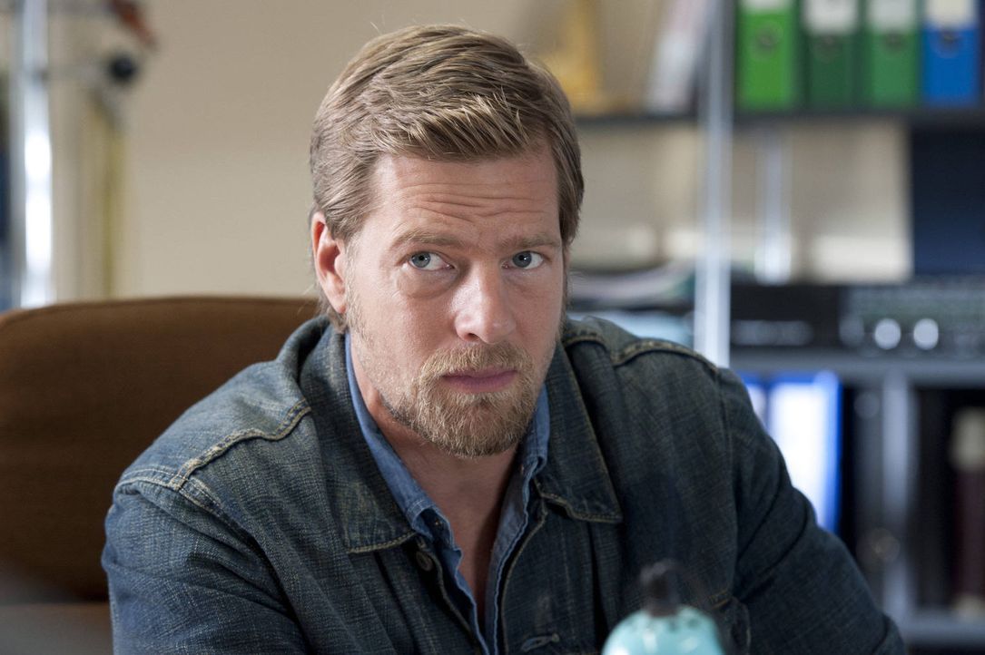 (3. Staffel) - Mick Brisgau (Henning Baum) bekommt einen Nebenbuhler in der Gunst um Tanja und eine neue attraktive Kollegin ... - Bildquelle: Martin Rottenkolber SAT.1