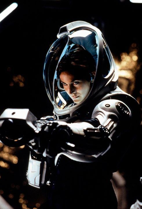 Als es zu einen mysteriösen Zwischenfall auf dem Mars kommt, soll eine kleine Crew um Commander Bowman (Carrie-Anne Moss) der Sache auf den Grund ge... - Bildquelle: Warner Bros. Entertainment Inc.