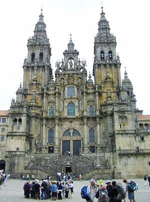 Das Ziel des berühmten Jakobswegs: Die Kathedrale von Santiago de Compostela im Nordwesten Spaniens. Bereits im Mittelalter pilgerten viele Gläubi... - Bildquelle: dpa