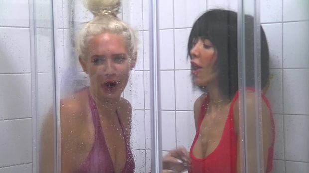 Promi Big Brother - Bonus: Zu zweit macht das Duschen mehr Spaß! 