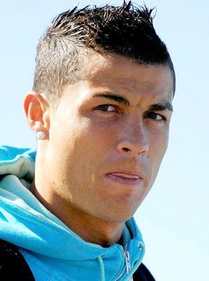Cristiano-Ronaldo-10-06-07_300_404_dpa - Bildquelle: dpa