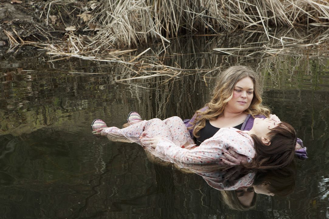 Was hat Jane Gould (Rebecca Field, l.) mit Molly Grandin (Rachel Miner, r.) nur vor? - Bildquelle: ABC Studios