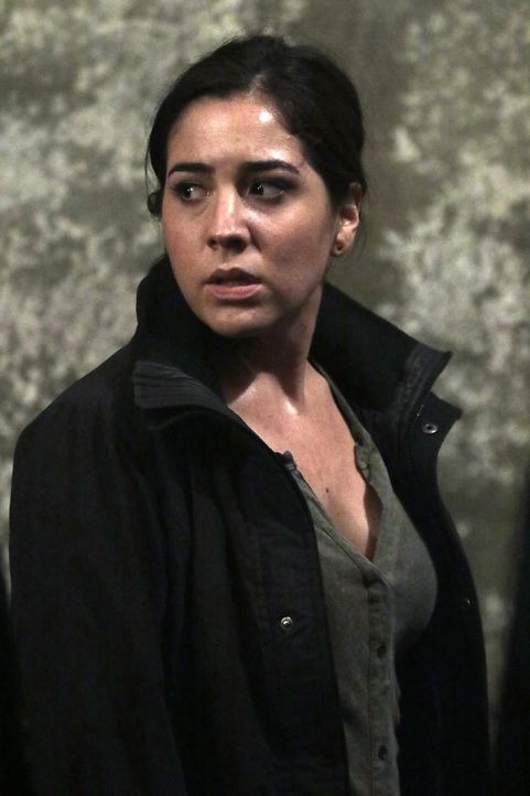 Eigentlich wollte Agentin Zapata (Audrey Esparza) ihr Rücktrittsgesuch an Mayfair übergeben, doch dann erfährt sie, dass CIA-Vizedirektor Carter erm... - Bildquelle: Warner Brothers
